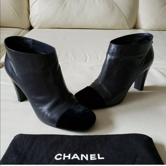 🛑SOLD🛑 Chanel Leather Booties fits US Size 8 - Picture 2 of 8